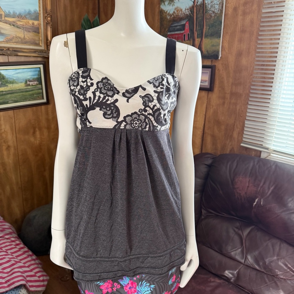 Lululemon Tops - Picture 7 of 9